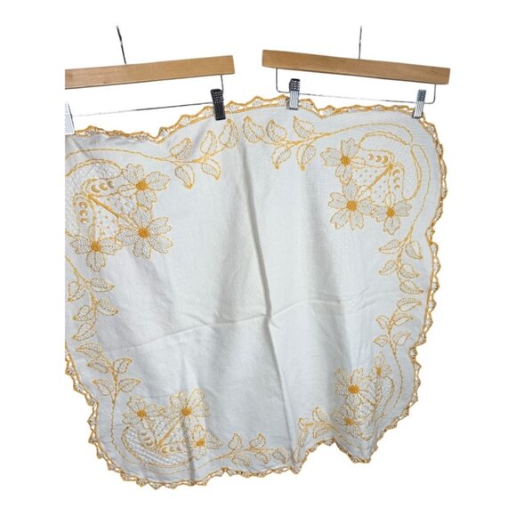 Gorgeous Embroidered Floral Tablecloth - Picture 1 of 4